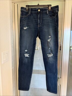 American Eagle Outfitters Dark Blue Distressed Skinny Jeans like new size 16 Lon